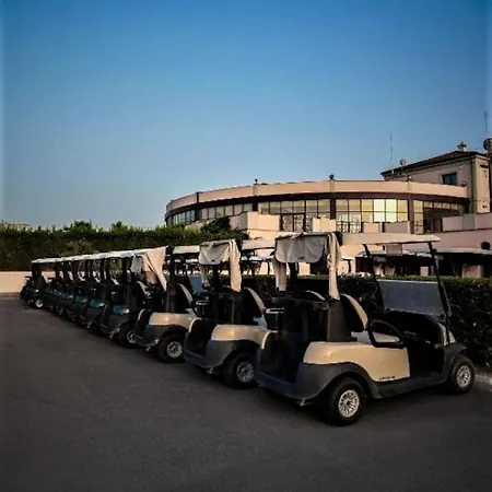 Golf Club *